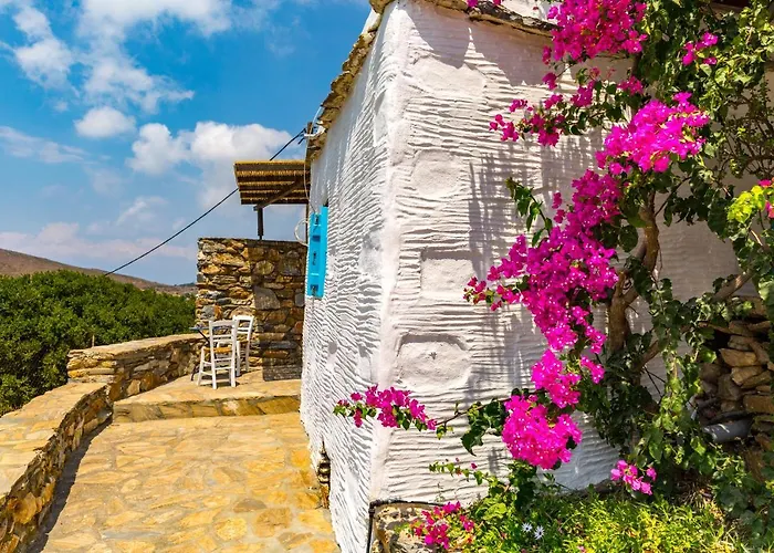 Vakantiehuis Spiti Anita, Superior Master & Double - Pristine, Serene, Beautiful Views Gavrio