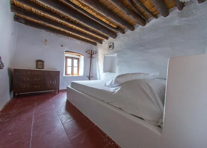 Spiti Anita, Superior Master & Double - Pristine, Serene, Beautiful Views Vakantiehuis *